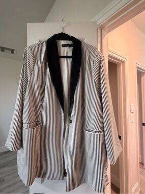 New York&Co. Women’s Plus Striped Blazer with Black Collar - White & Black